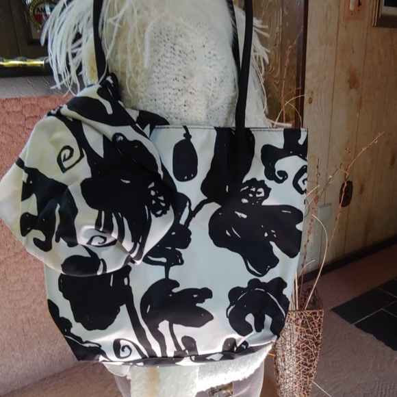 Black and White Tote - Picture 1 of 4